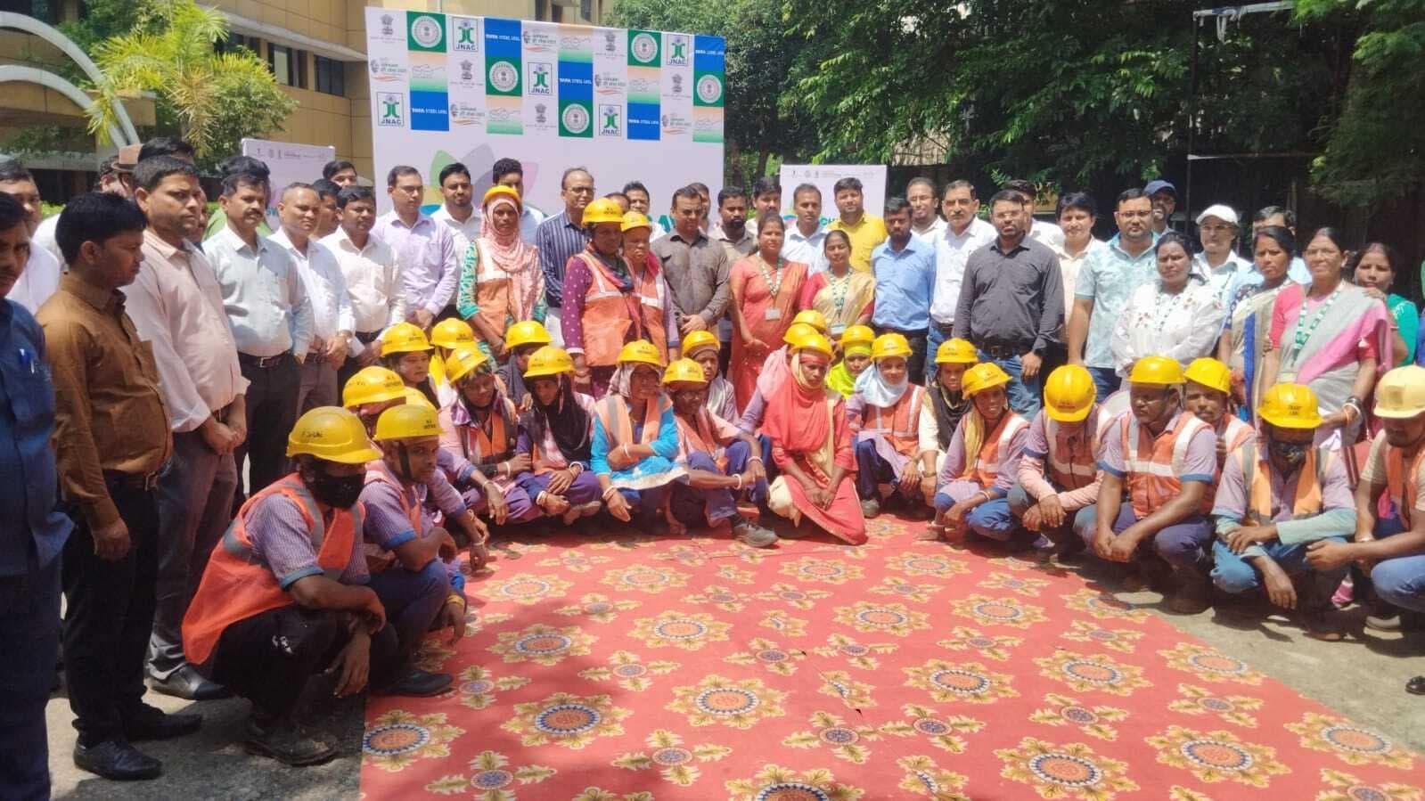 Jamshedpur News : ''स्वच्छता ही सेवा 2025'' अभियान का शुभारंभ, डीसी ने विशेष वाहनों को दिखायी हरी झंडी