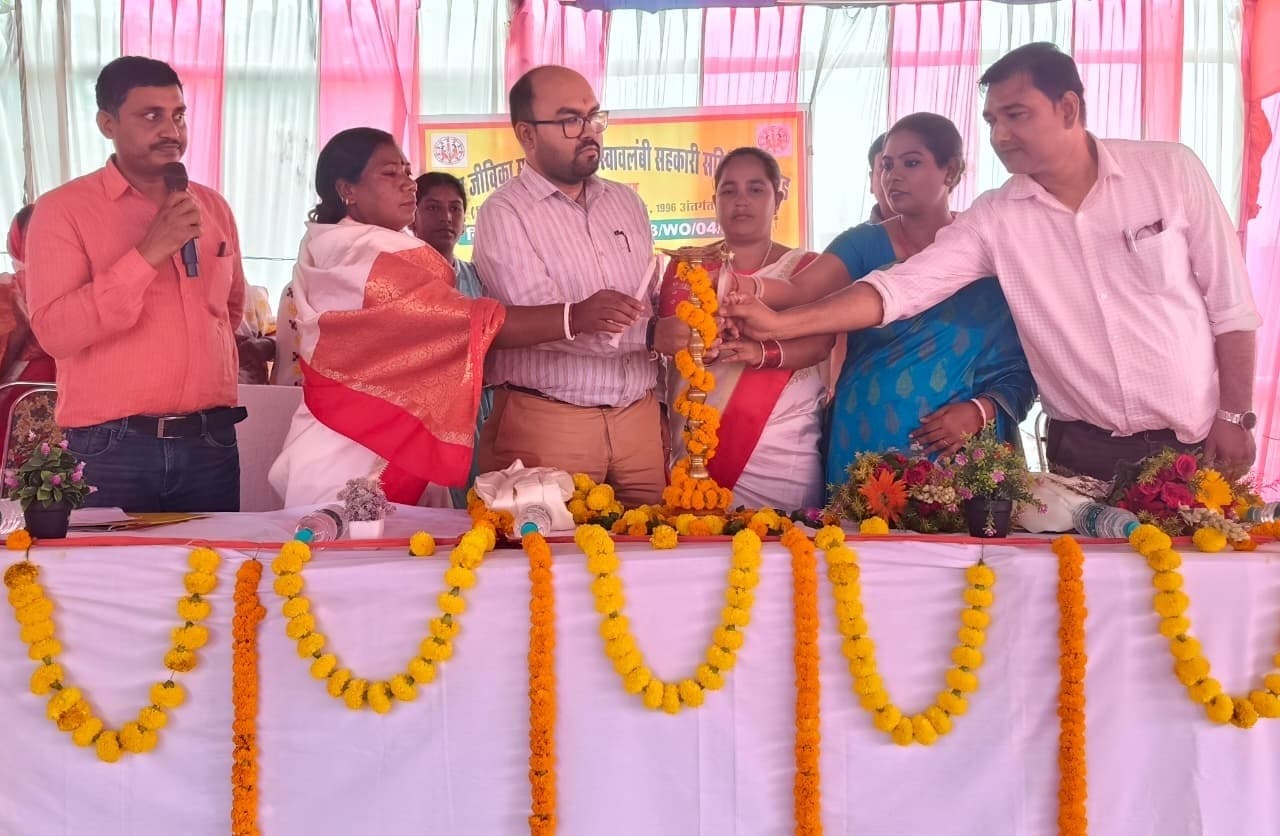 जीविका दीदीयों के रोजगार के लिए सरकार प्रयत्नशील : डीडीसी