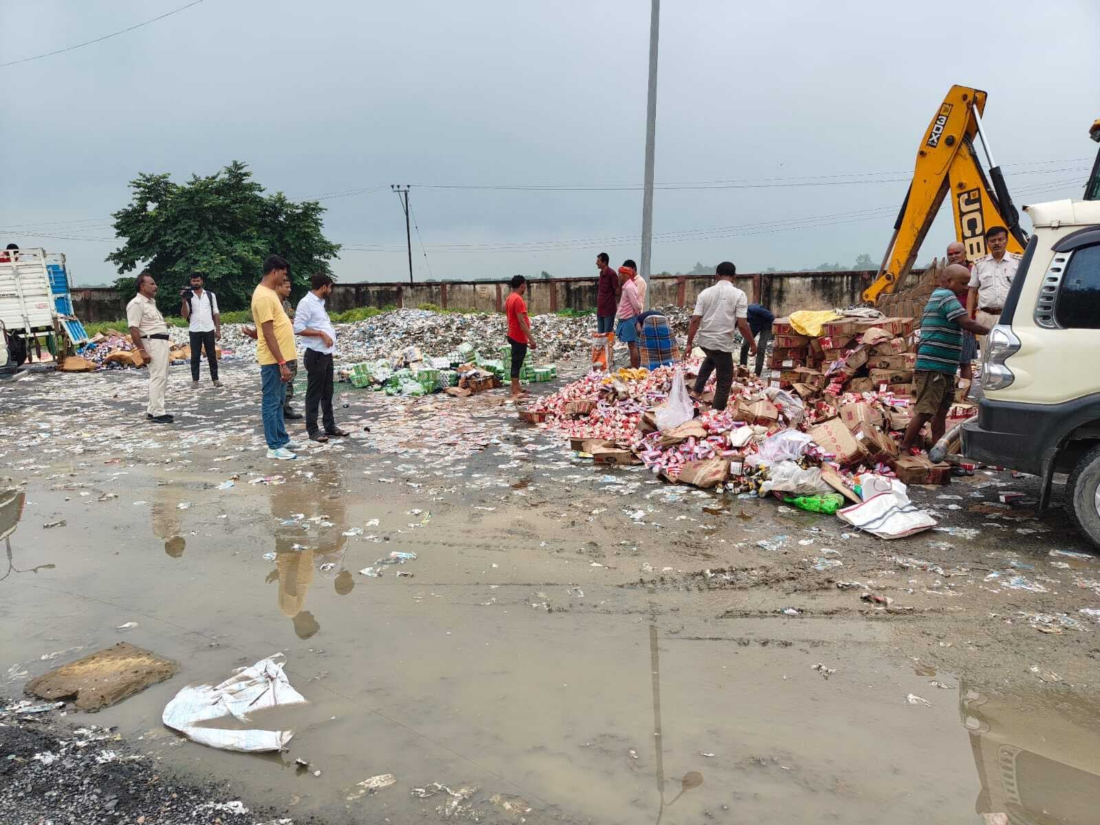 कुचायकेट में 4816 लीटर शराब कोर्ट के आदेश पर की गयी नष्ट