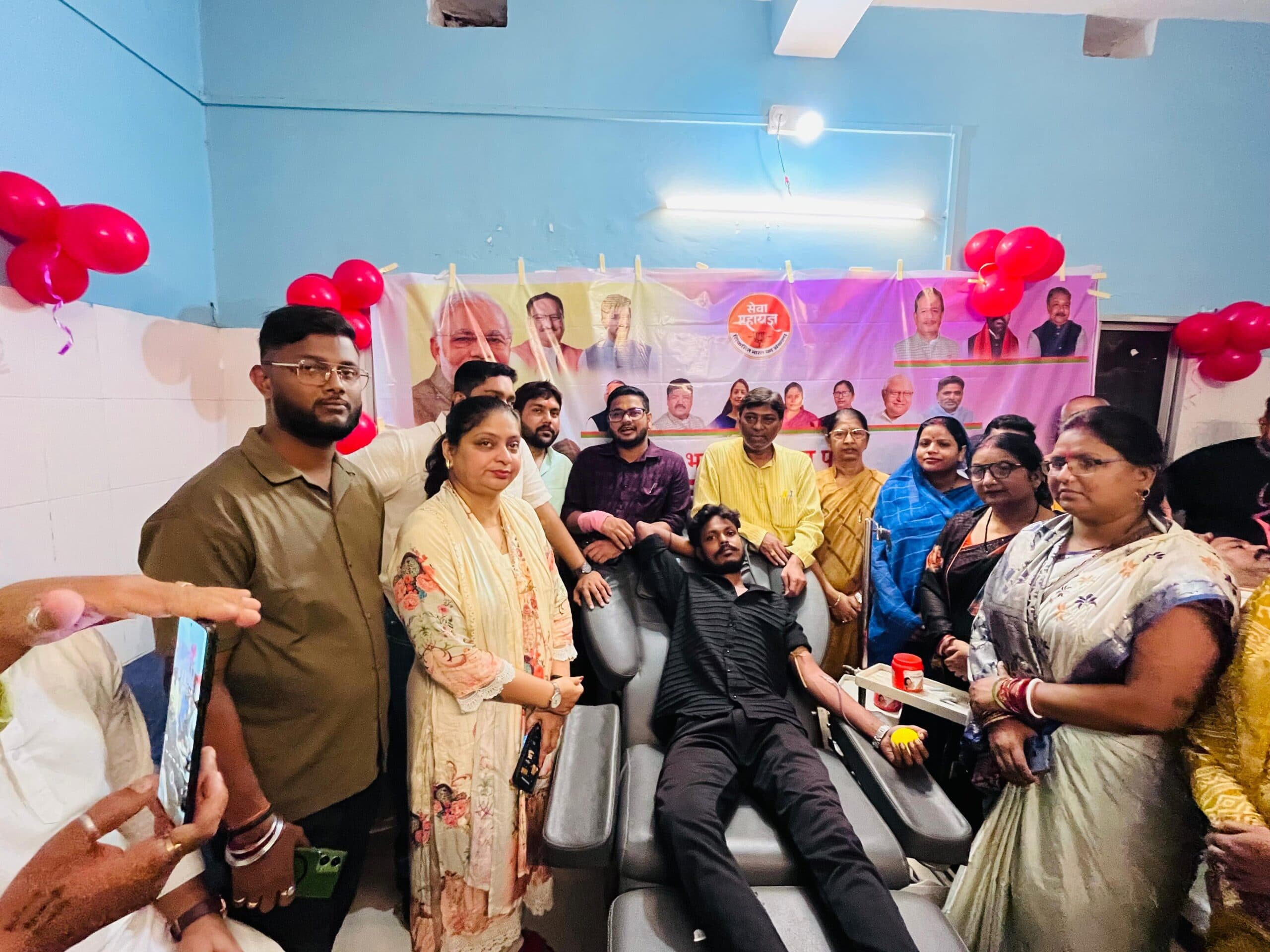 रक्तदान शिविर में 75 यूनिट किया गया रक्तदान