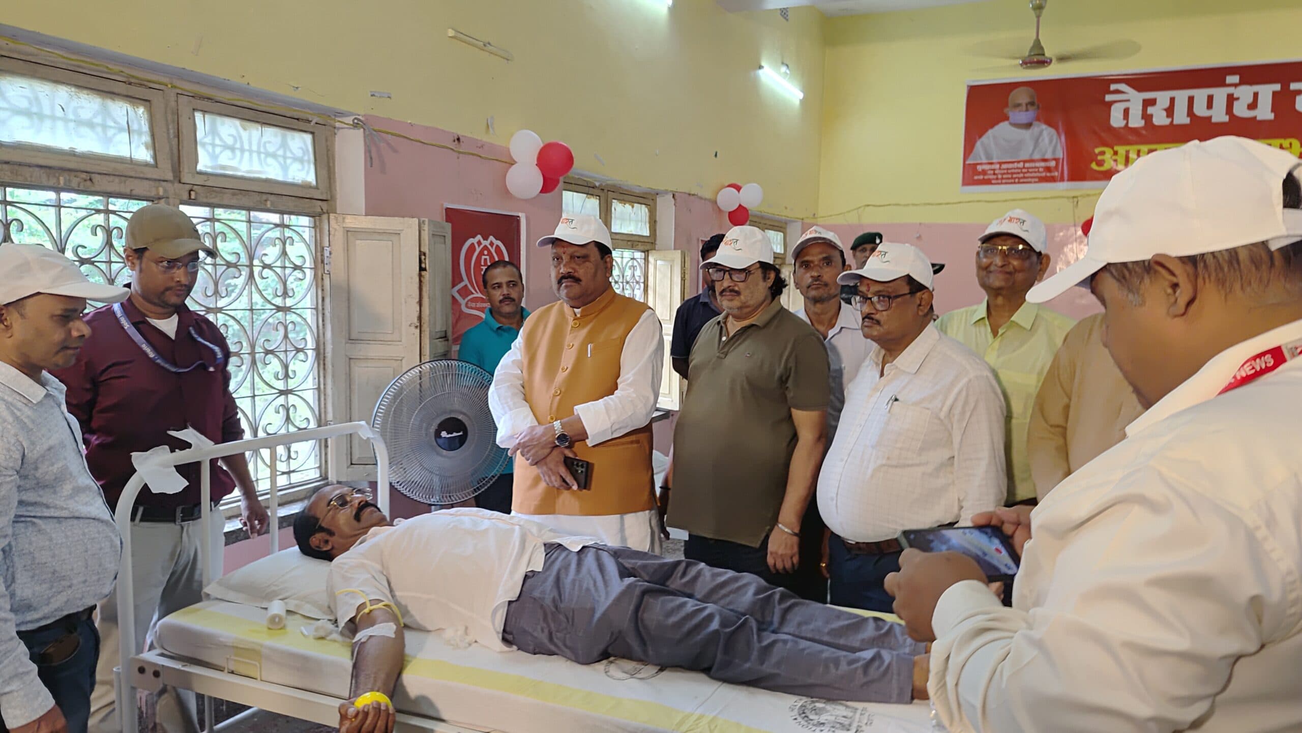 शिविर में 122 युवाओं ने किया रक्तदान