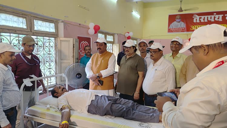 शिविर में 122 युवाओं ने किया रक्तदान