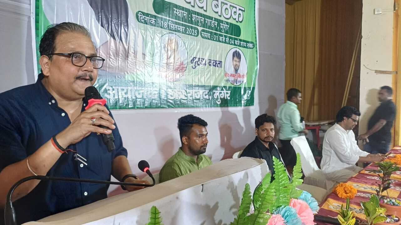 आप अपने हाथों में कलम और झंडा साथ लेकर चले, तभी बदलावा संभव : मनोज झा