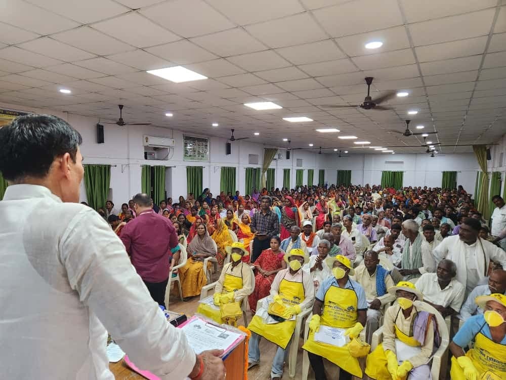 कीटनाशकों के प्रयोग और समेकित कीट प्रबंधन की दी गयी जानकारी