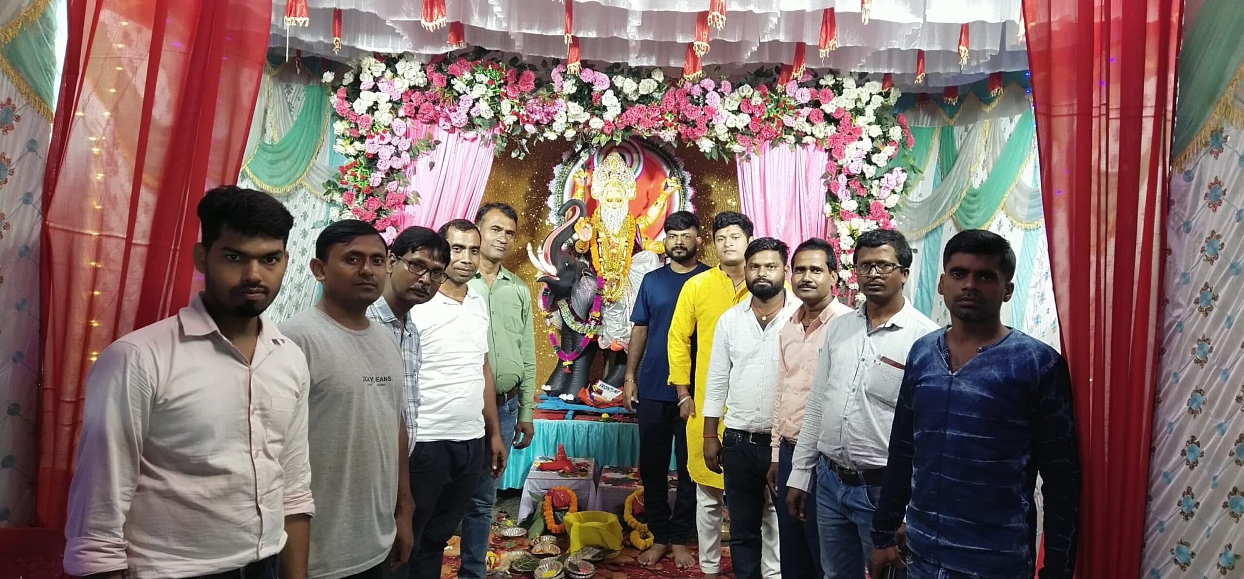 खलारी में धूमधाम से मनी विश्वकर्मा पूजा