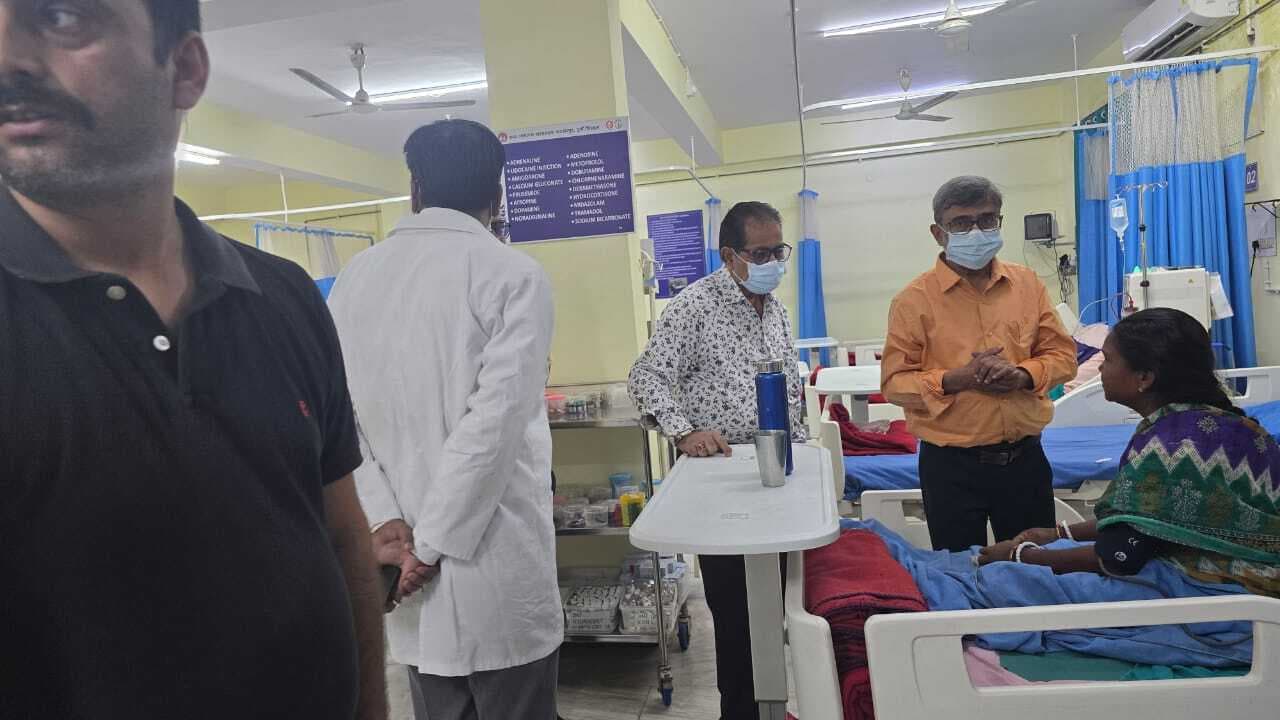 Jamshedpur news. स्वास्थ्य विभाग के निदेशक प्रमुख ने किया सदर अस्पताल का निरीक्षण, बोले प्रसूति विभाग में बढ़ेगी बेड व सुविधाएं