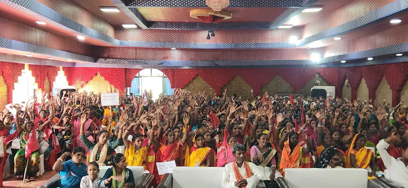 महिला कर्ज मुक्ति को लेकर भाकपा माले ने निकाला मार्च