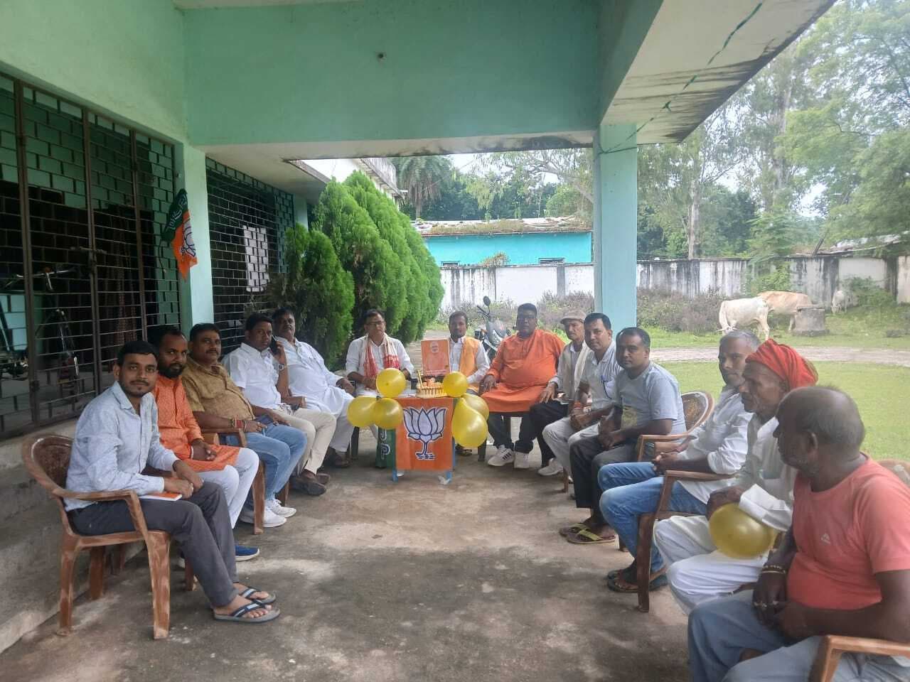 प्रखंड भाजपा इकाई ने मनाया पीएम मोदी का जन्मदिन