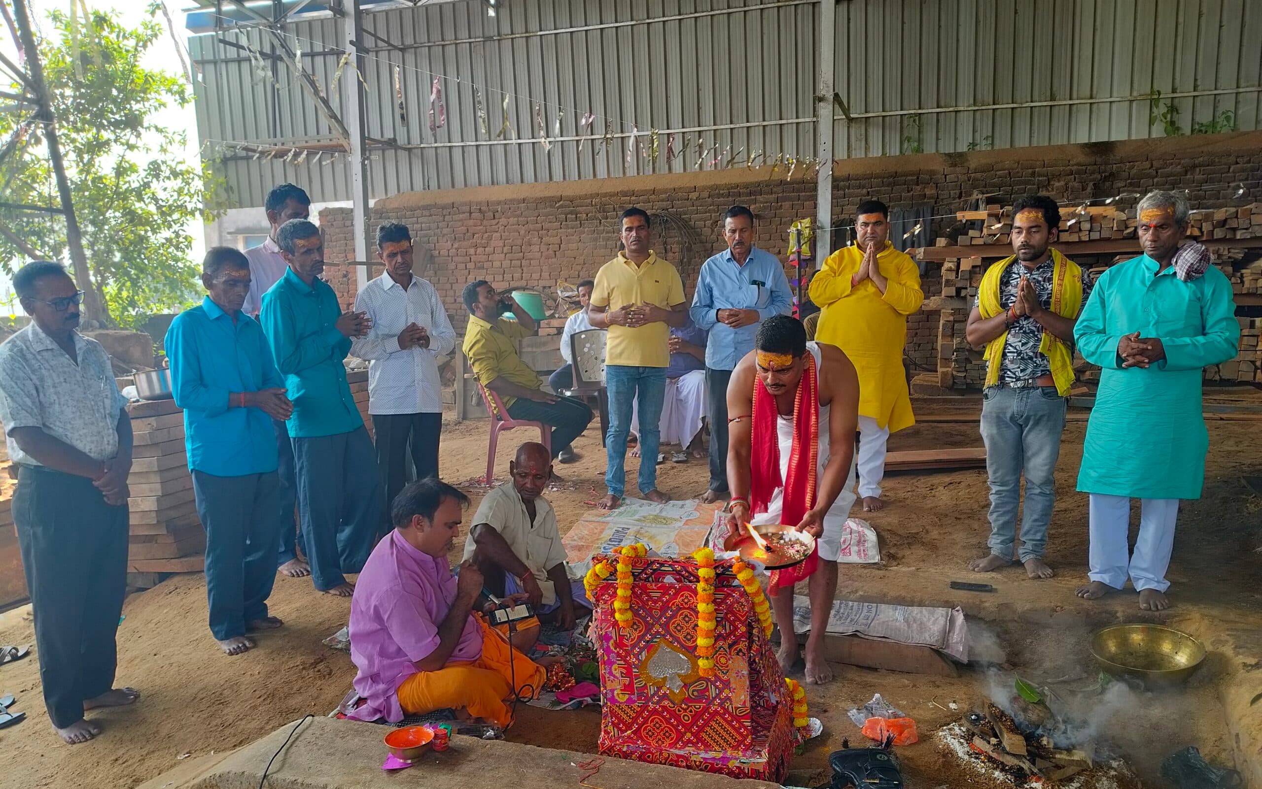 उल्लासपूर्ण माहौल में मनी विश्वकर्मा पूजा