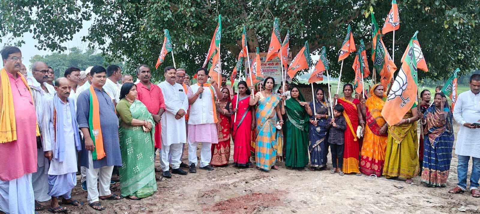 Madhubani News : कोनार गांव में मनाया पीएम का जन्म दिवस समारोह