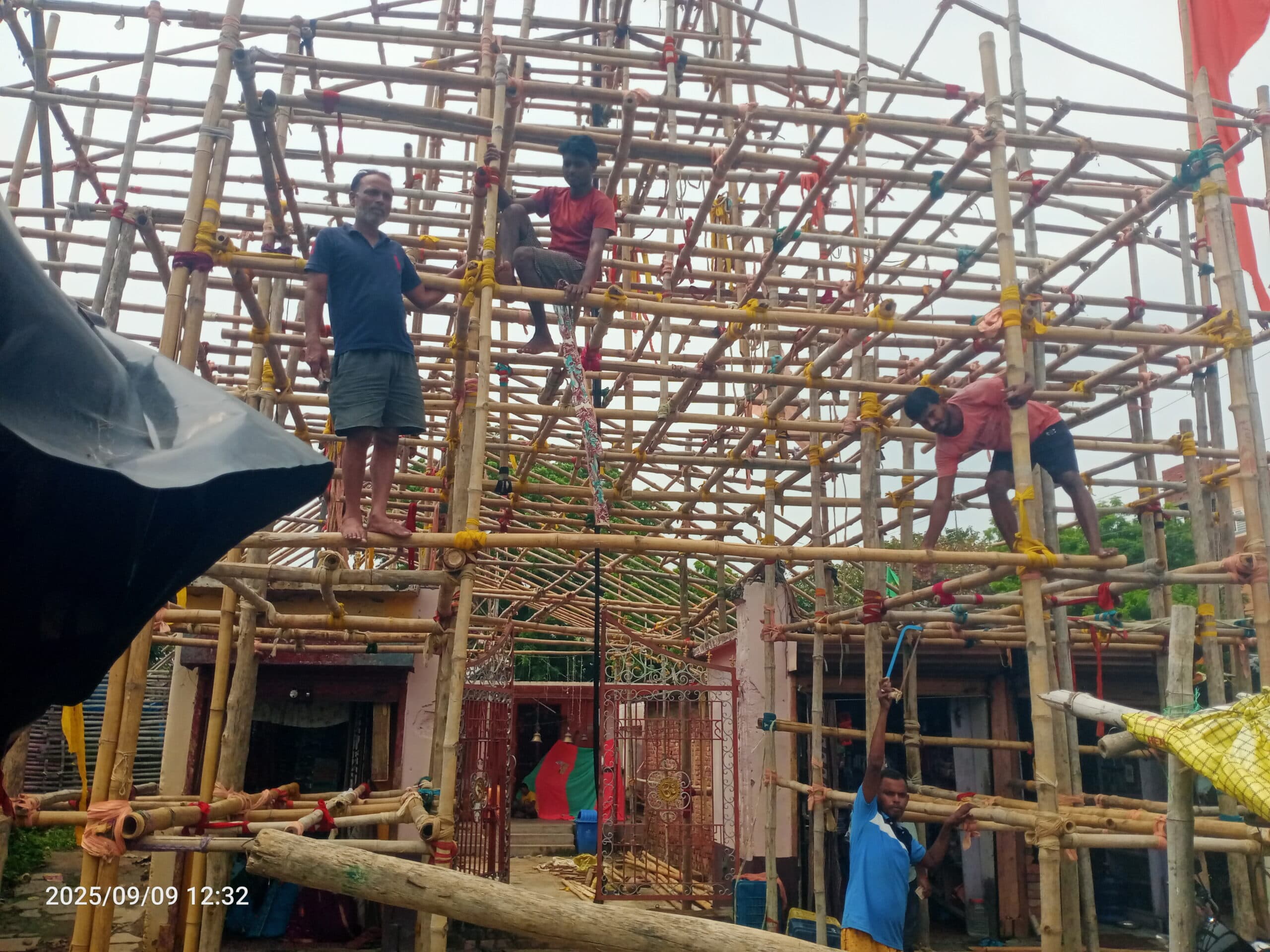 Kaimur News : दुर्गावती में केदारनाथ मंदिर के तर्ज पर बन रहा पूजा पंडाल