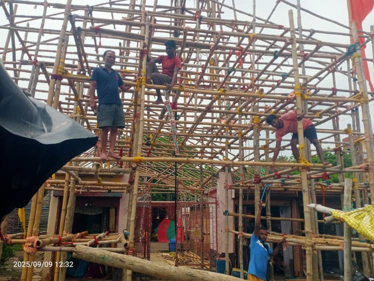 Kaimur News : दुर्गावती में केदारनाथ मंदिर के तर्ज पर बन रहा पूजा पंडाल