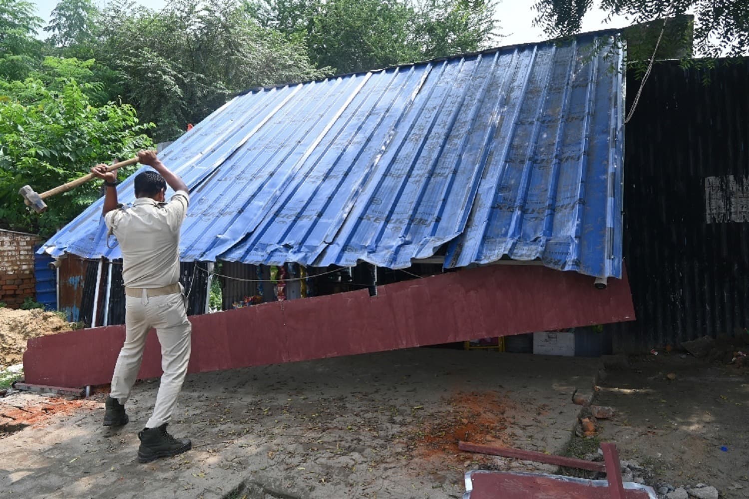 Bokaro News : अतिक्रमण पर चला बीएसएल का हथौड़ा, छह क्वार्टर कराये खाली