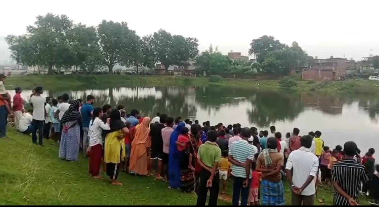 Giridih News :रानी तालाब में मिला मछुआरे का शव, जांच में जुटी पुलिस