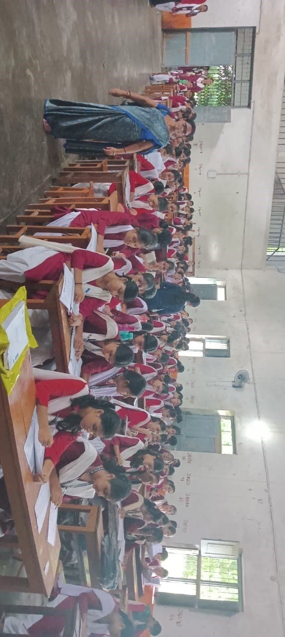 Motihari: जिले में इंटर की 11वीं और 12वीं की परीक्षा शुरू