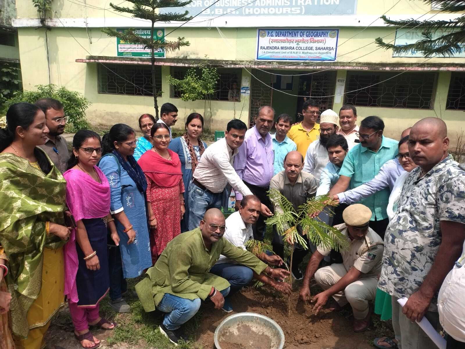 राष्ट्रीय संस्कृति मंत्रालय के सेवा पर्व के तहत हुआ पौधरोपण