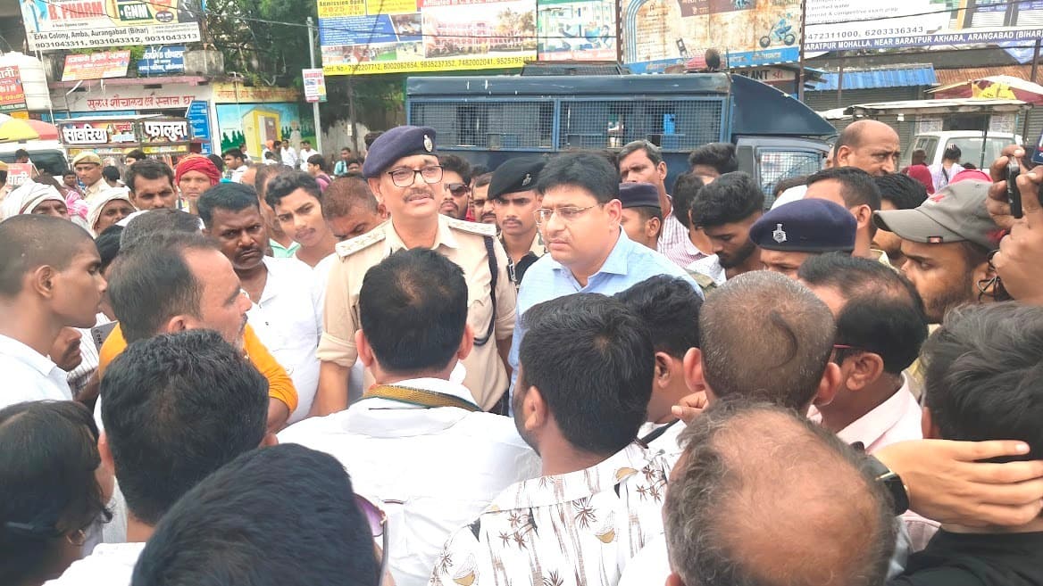 निजी क्लिनिक में मौत के बाद मिले गलत चेक के विरोध में प्रदर्शन