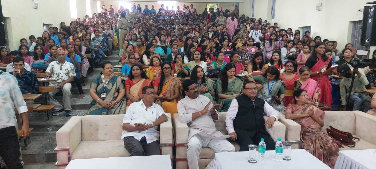 पूर्णिया महिला महाविद्यालय को शिक्षकों व कर्मियों ने तन-मन से सींचा : डाॅ संजीव