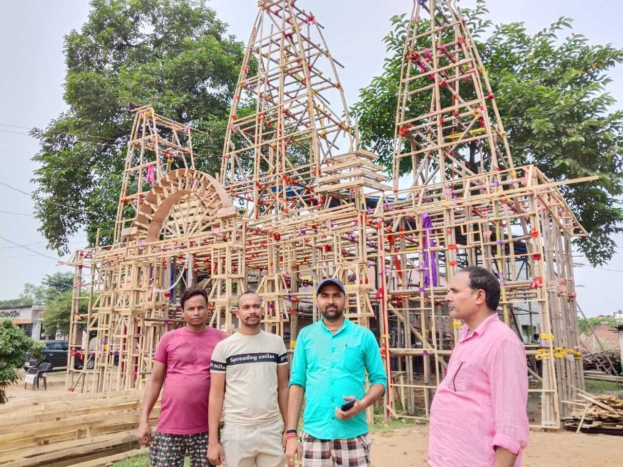 साउथ इंडियन कलाकृति पर  बन रहा पंडाल, रहेगा आकर्षण का केंद्र