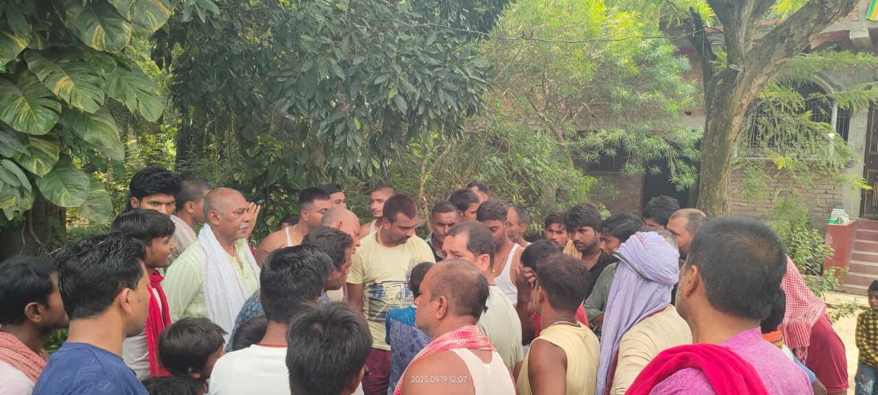 Samastipur News:चोरी करते रंगेहाथ पकड़ कर युवक को किया पुलिस के हवाले