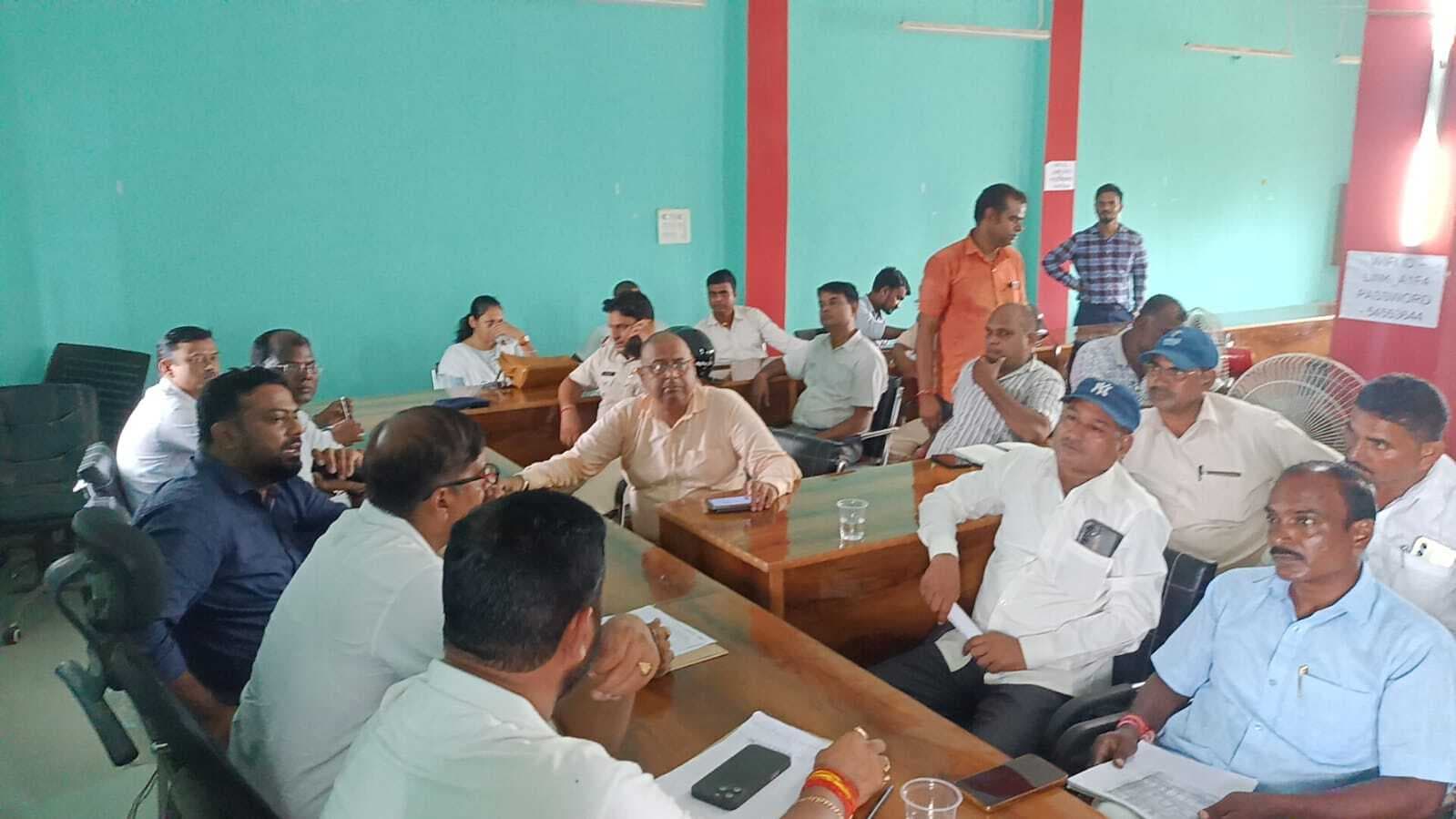 hajipur news. बीस सूत्री की बैठक से सीडीपीओ के गायब रहने पर नाराजगी
