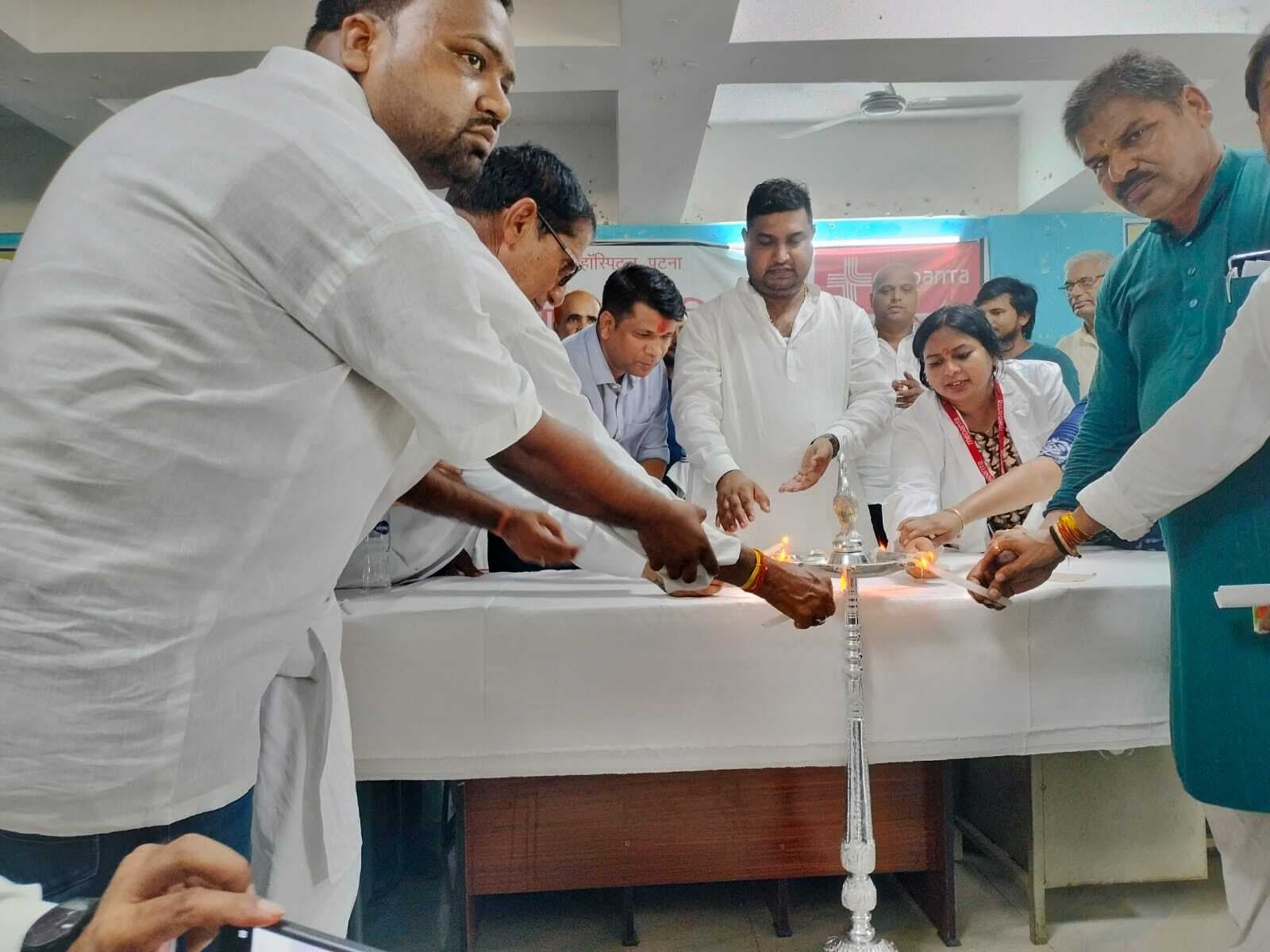 भवन निर्माण मंत्री ने नि:शुल्क स्वास्थ्य शिविर का किया उद्घाटन