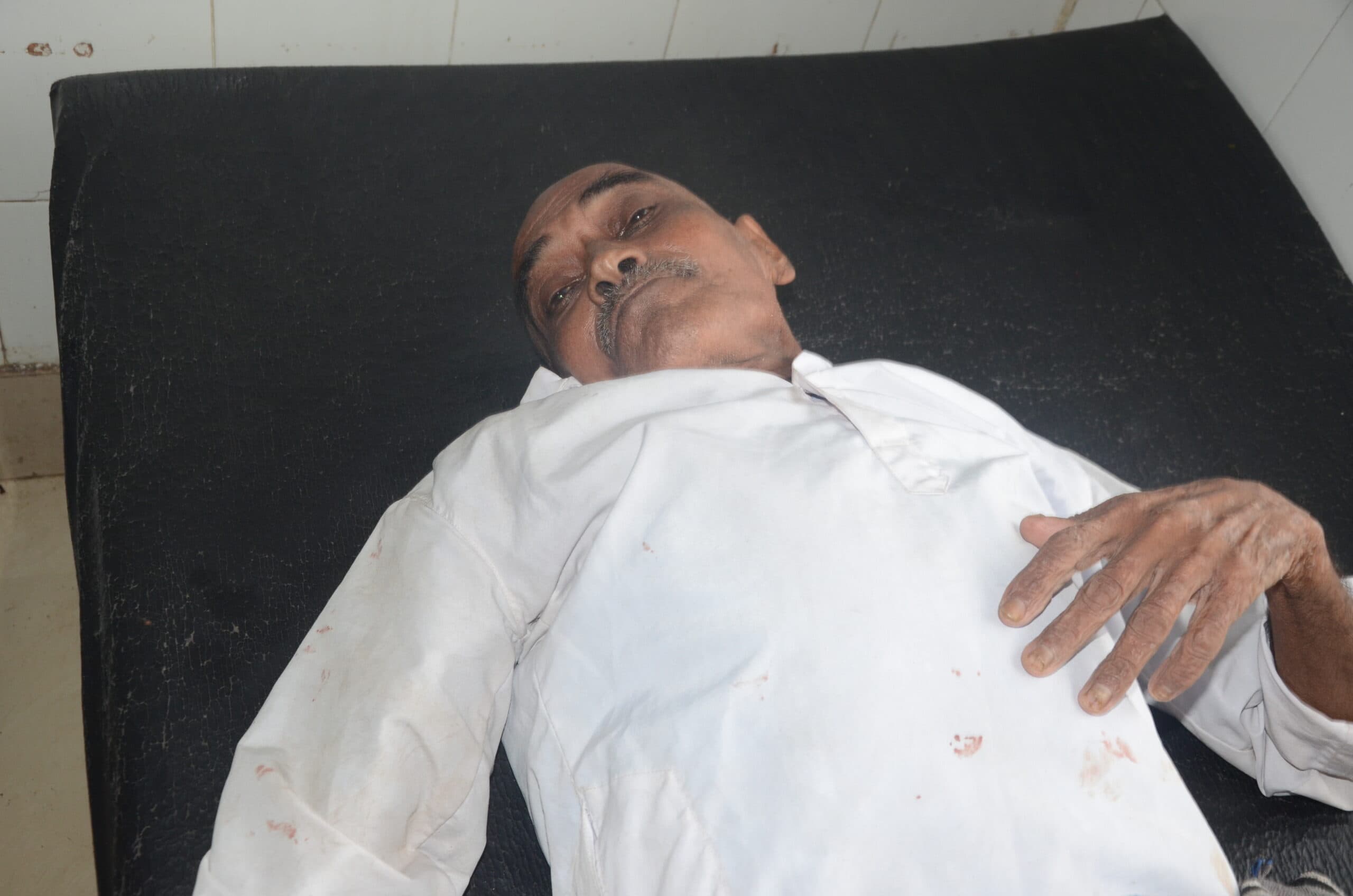 Deoghar news : फूड प्वाइजनिंग के शिकार यूपी के 11 श्रद्धालुओं को सदर अस्पताल में कराया भर्ती