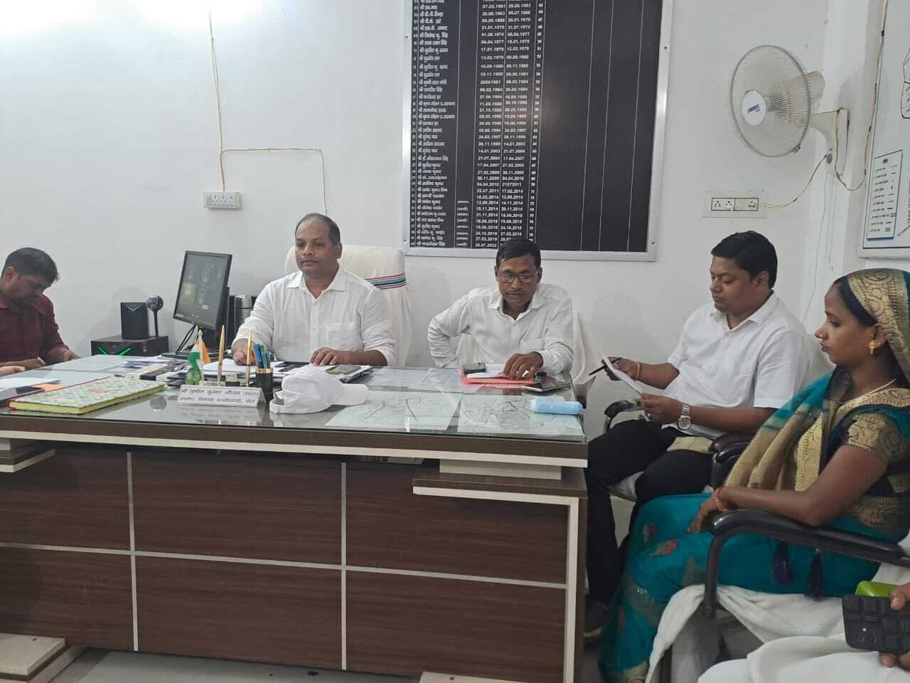 बीस सूत्री की बैठक में उठा आंगनबाड़ी केंद्रों के संचालन में धांधली का मुद्दा