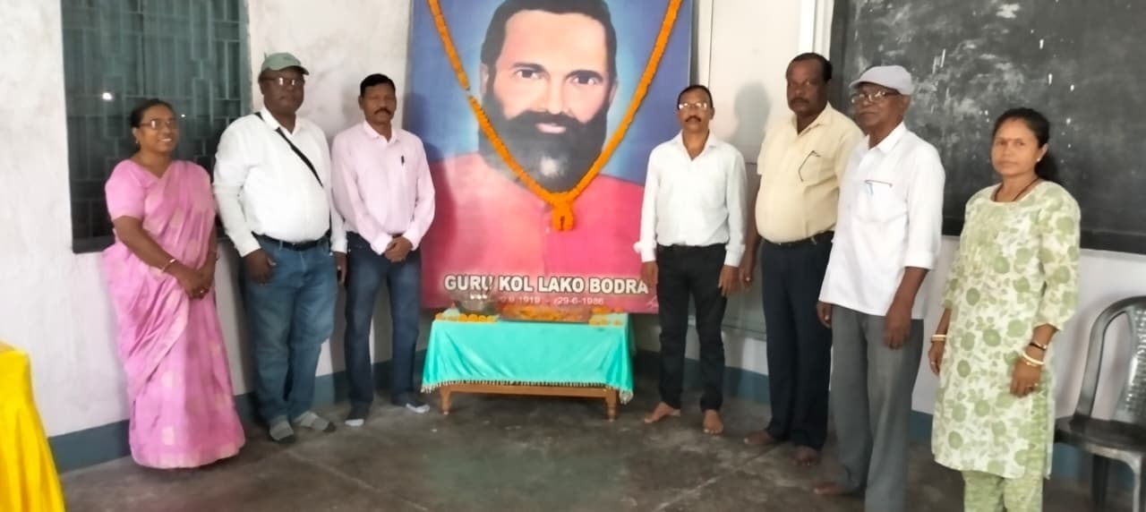 Jamshedpur news. आदिवासी एसोसिएशन ने लाको बोदरा को नमन किया