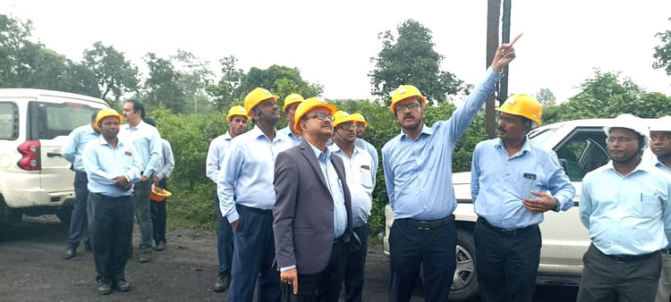 Dhanbad News : साइलो के टावर गिरने के मामले में सीएमडी ने लगायी एचइसी को फटकार