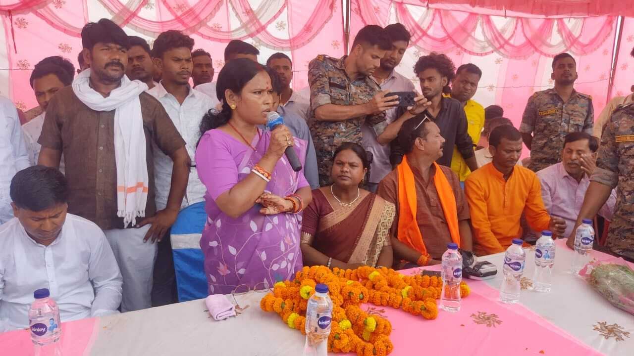 विधायक ने सुखाड़ी नदी पर पुल निर्माण की रखी आधारशिला