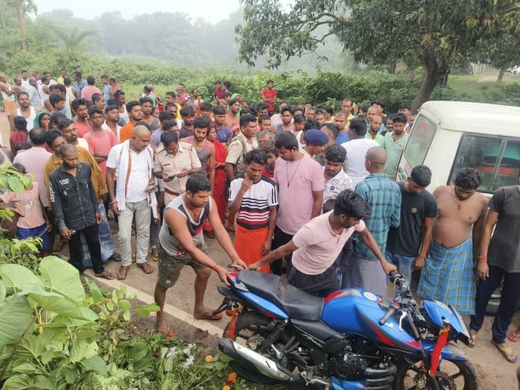 सड़क हादसे में बाइक सवार युवक की मौत
