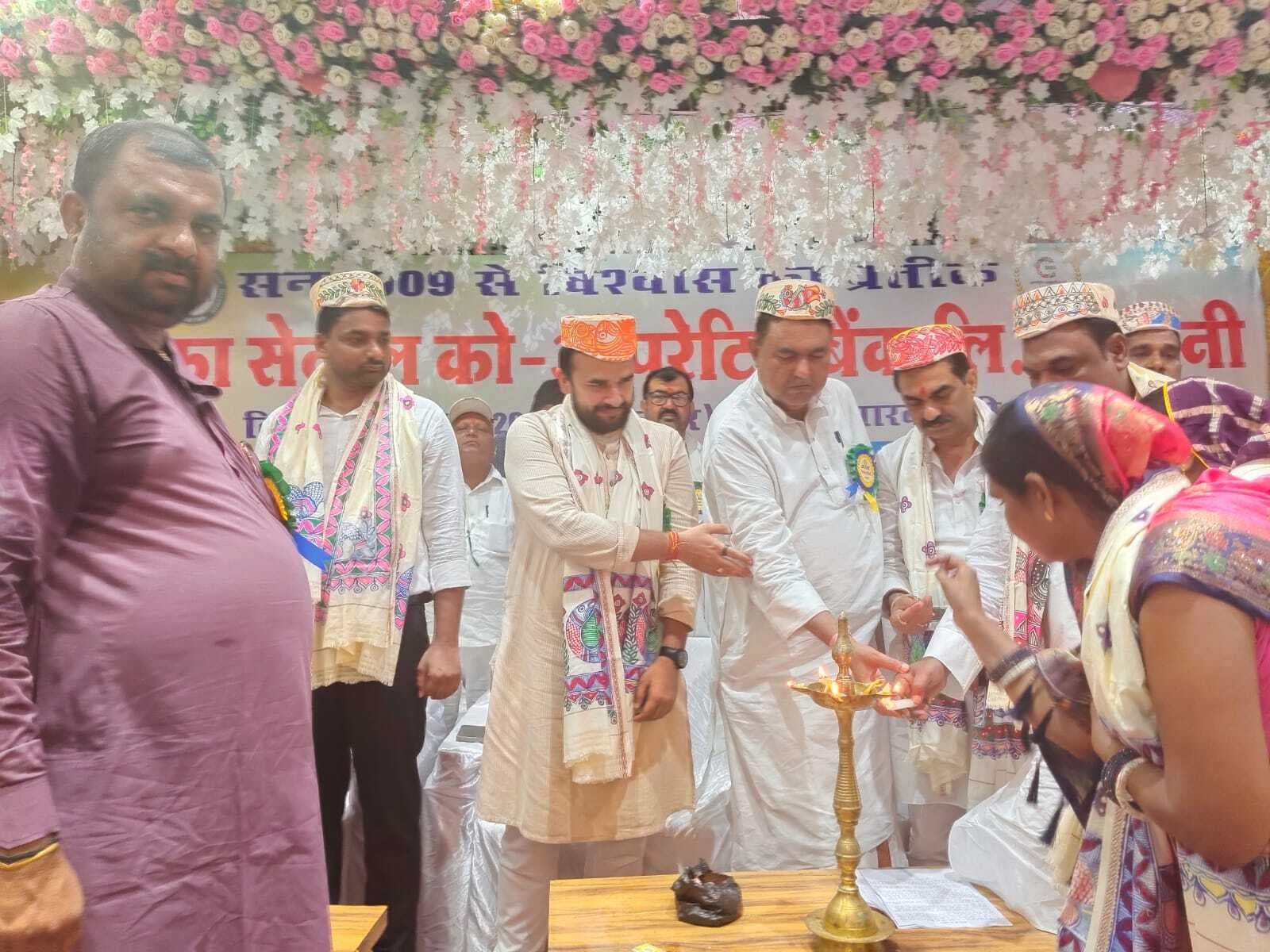 Madhubani News : किसानों की उन्नति के लिए संकल्पित है रहिका सेंट्रल कॉपरेटिव बैंक