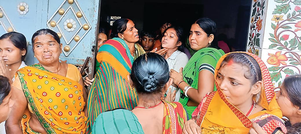 Gopalganj News : गोपालगंज में मिक्सर मशीन में करेंट आने से ठेकेदार समेत तीन की मौत