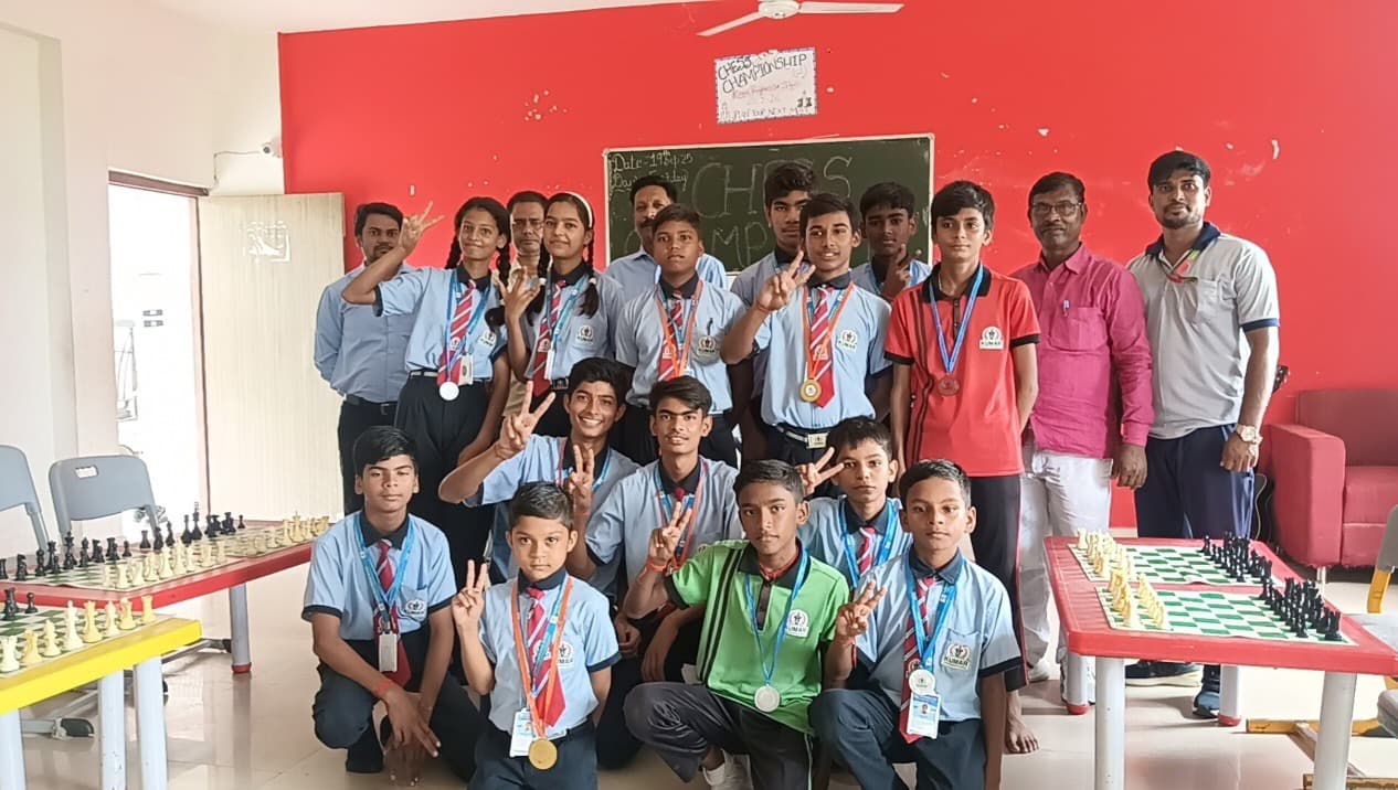शतरंज में बच्चों ने बौद्धिक क्षमता का किया प्रदर्शन, तन्मय विजेता
