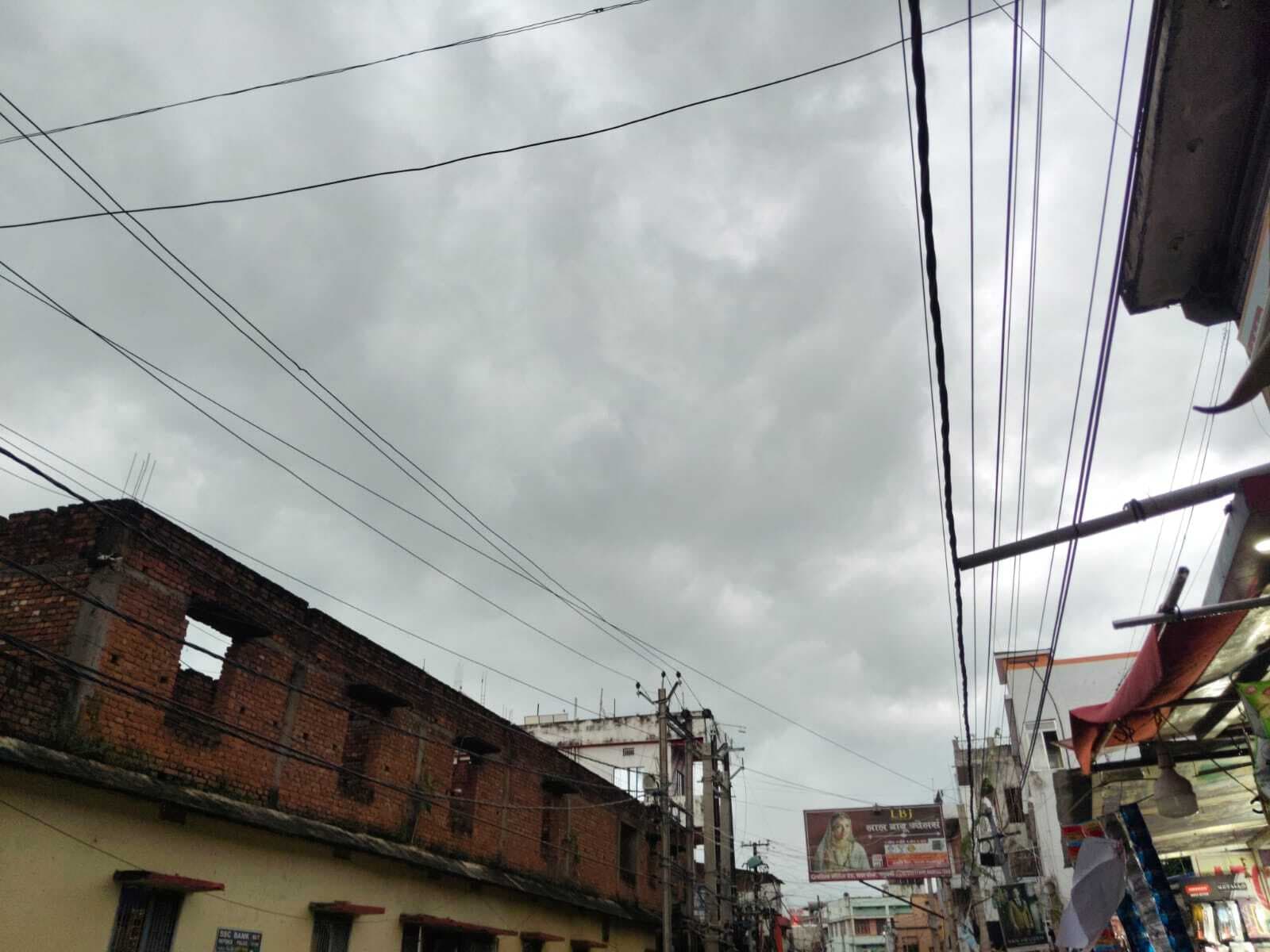 Madhubani News : झमाझम हुई बारिश से जनजीवन अस्त व्यस्त, जल जमाव ने बढ़ाई परेशानी