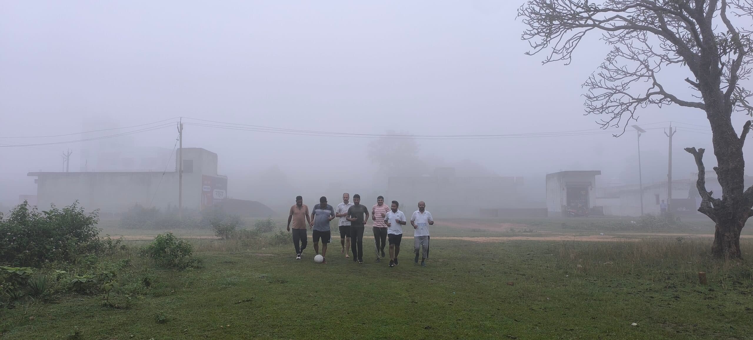 Giridih News :गिरिडीह में मौसम का बदला मिजाज, सुबह कोहरे के बाद हुई बारिश