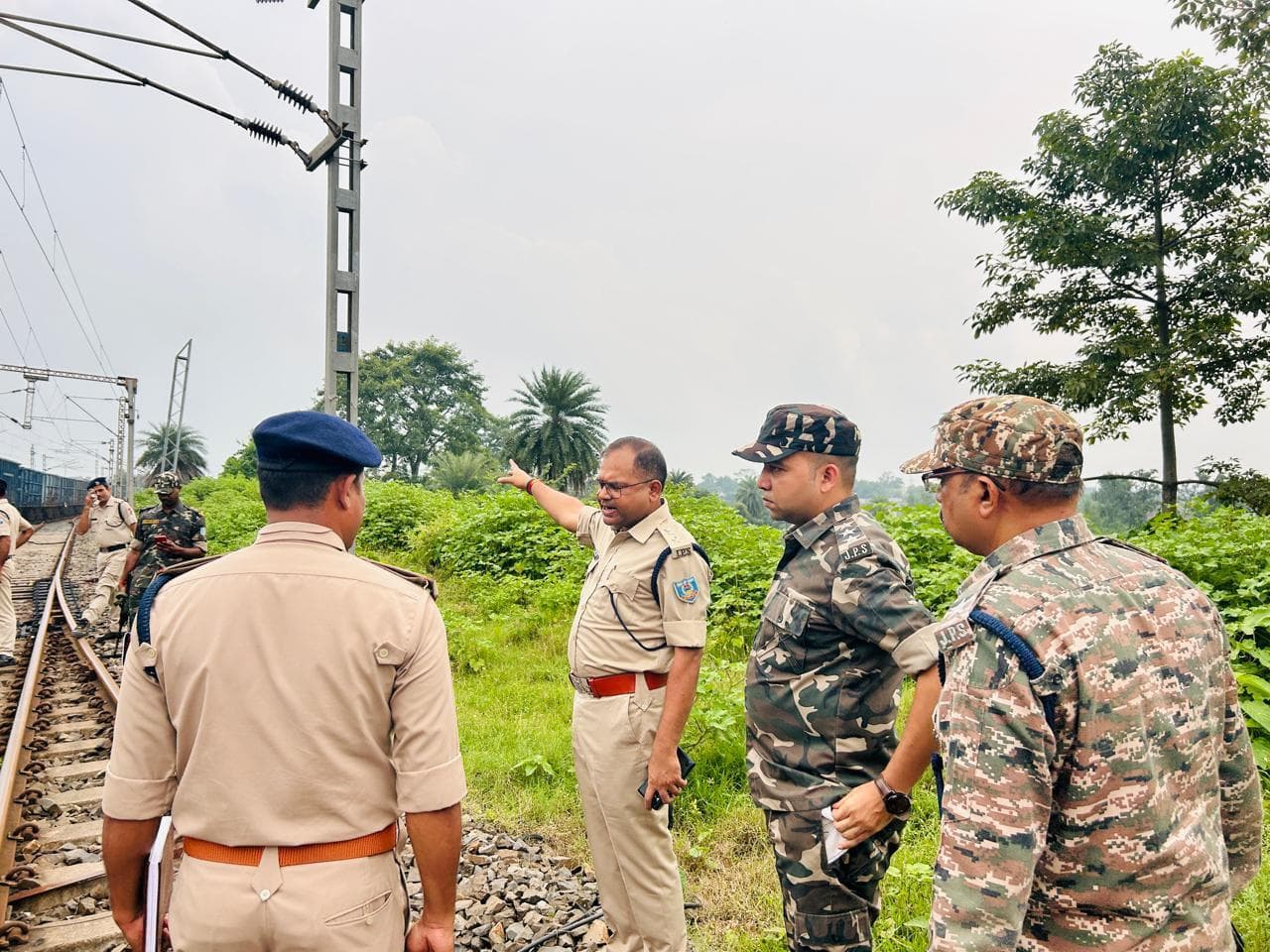 Giridih News :रेल रोको आंदोलन को ले एसपी ने की पुलिस अधिकारियों के साथ बैठक