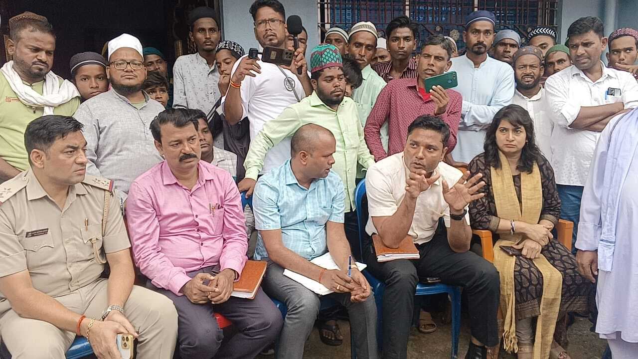 Giridih News :उत्क्रमित उच्च विद्यालय चिरुवां-कपिलो पहुंची जांच टीम