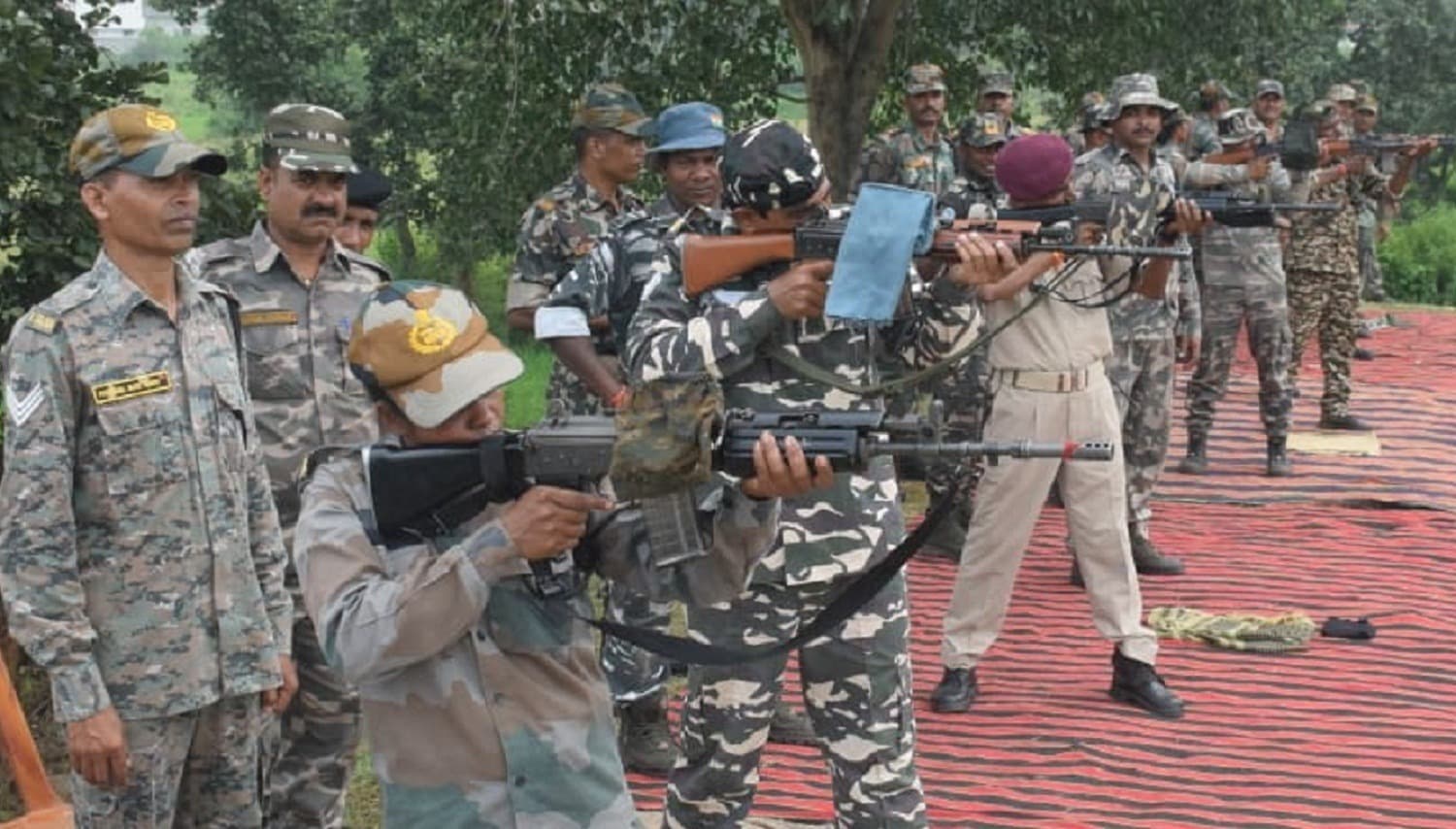 Bokaro News : 5.56 एमएम इंसास राइफल प्रतिस्पर्धा में जवानों ने किया उत्कृष्ट प्रदर्शन