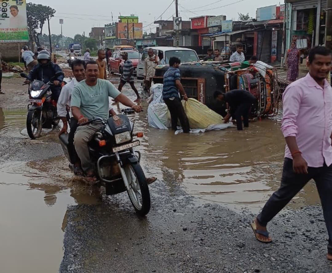 Giridih News :छोटकी खरगडीह-पारडीह मार्ग बना जानलेवा, हो रही दुर्घटना