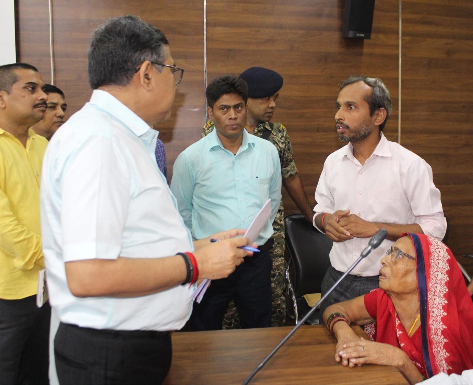 Bokaro News : जनता दरबार में वृद्धा की फरियाद पर त्वरित हुई कार्रवाई, बिजली आपूर्ति की गयी बहाल