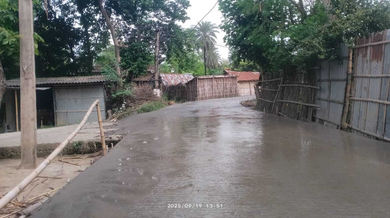 मानक के विपरीत बोबिल में पीसीसी पथ निर्माण किए जाने से नाराजगी