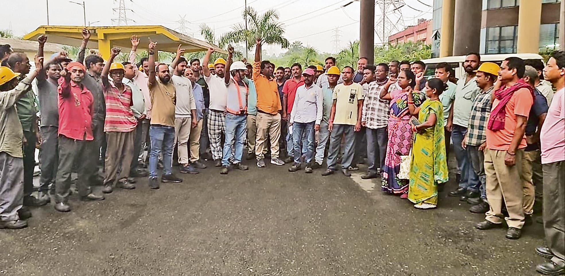 Bokaro News : एएमसी-एआरसी मजदूरों ने किया प्रदर्शन