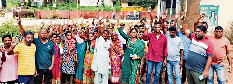 Chaibasa News : सेल के सफाई कर्मी हड़ताल पर