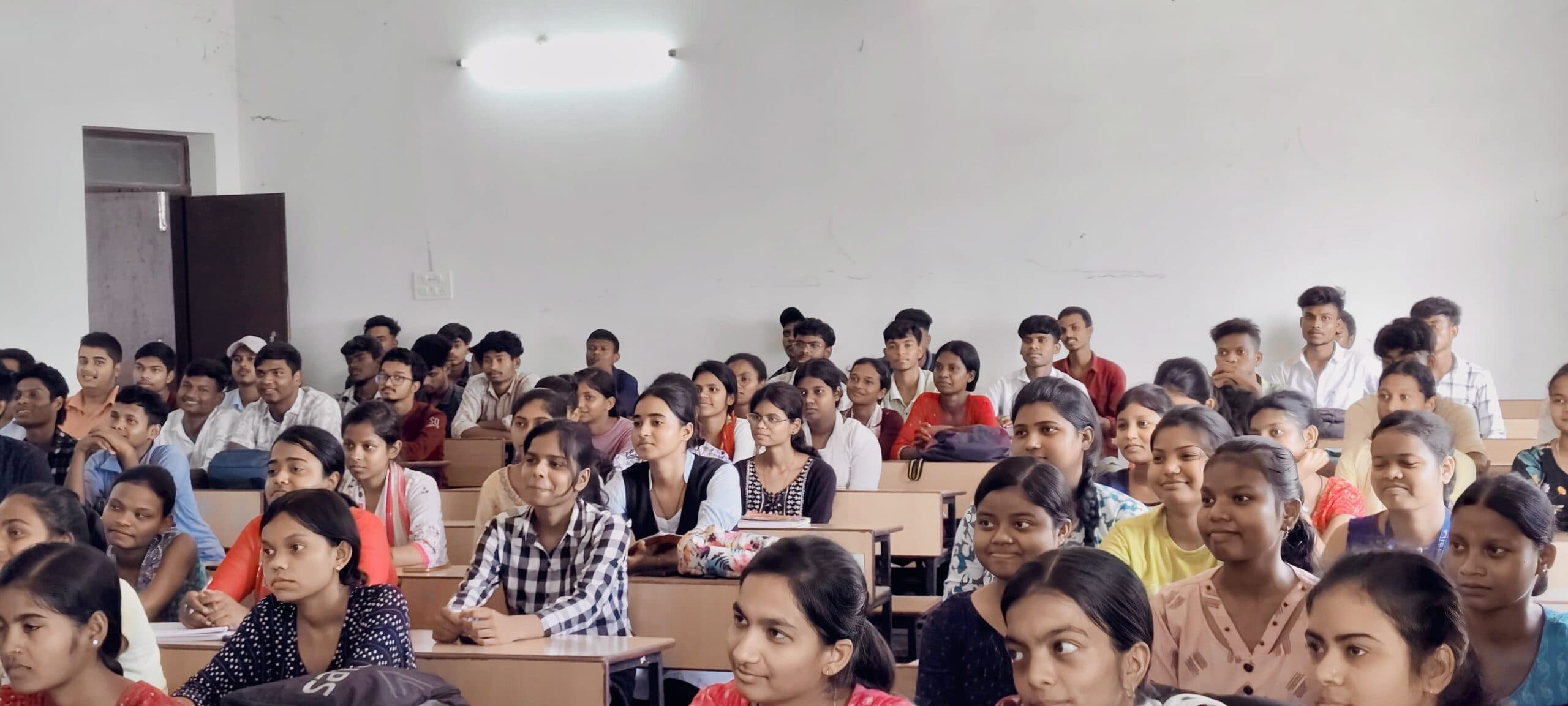 East Singhbhum News : सूर्य और चंद्रग्रहण को लेकर सामाजिक भ्रांतियों व अंधविश्वास को तर्क से दूर करें