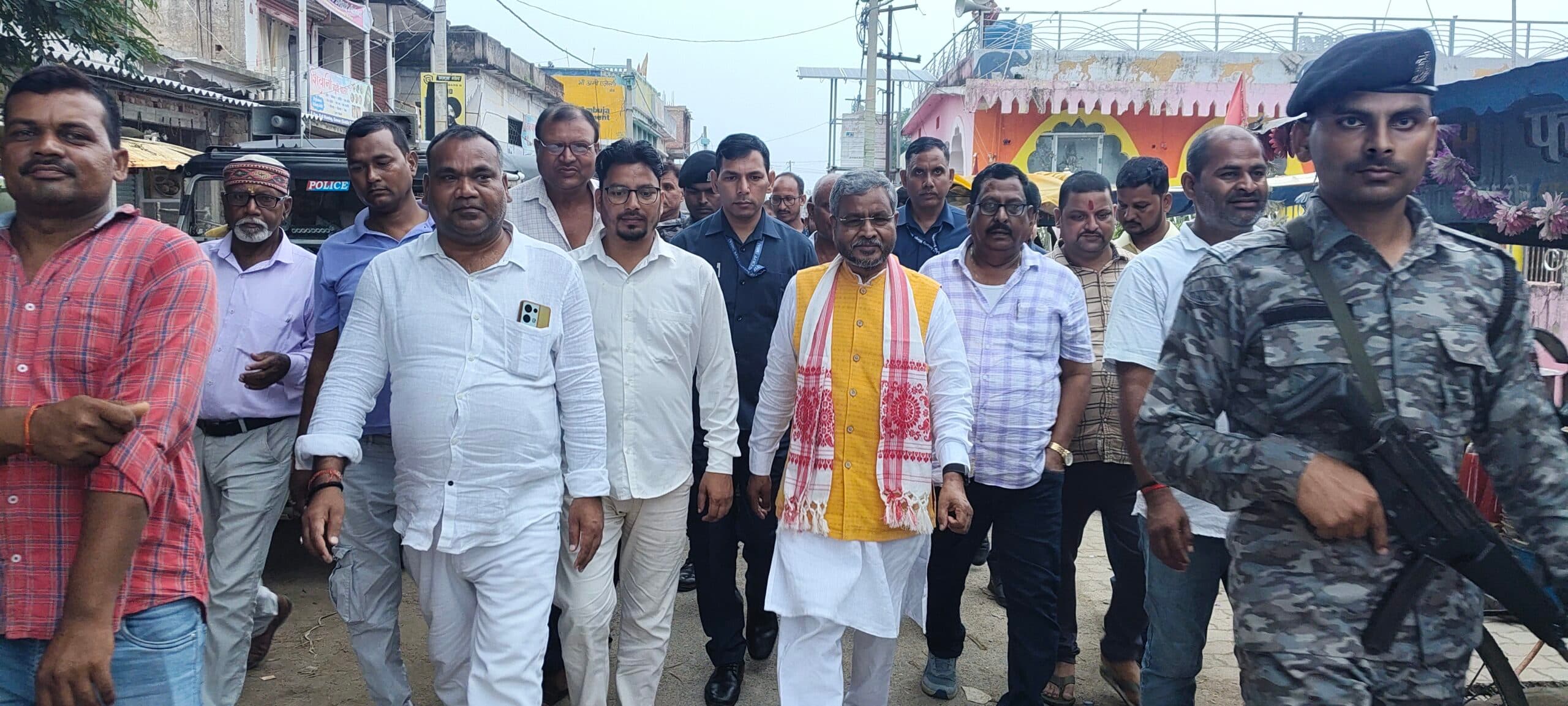 Giridih News :बाबूलाल ने किया क्षेत्र का दौरा, मृत प्रवासी मजदूरों के परिजनों को दी सांत्वना