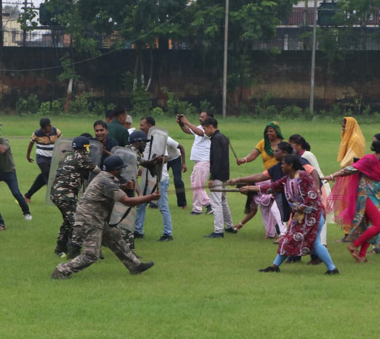 Dhanbad News:पूजा में सुरक्षा होगी चाक-चौबंद, पुलिस ने किया मॉक ड्रिल
