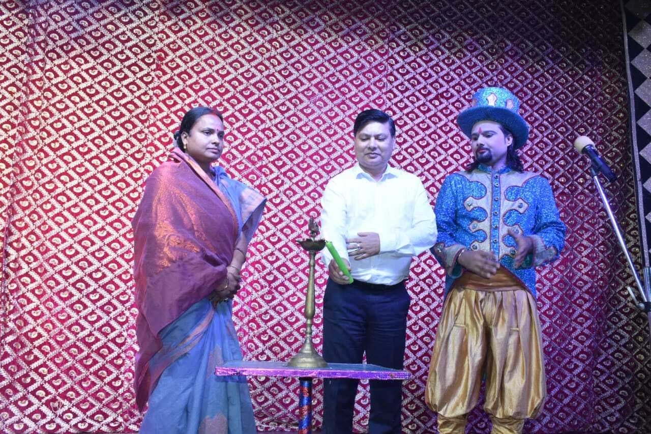 Dhanbad News: जादूगर सिकंदर का वर्ल्ड क्लास मैजिक शो शुरू