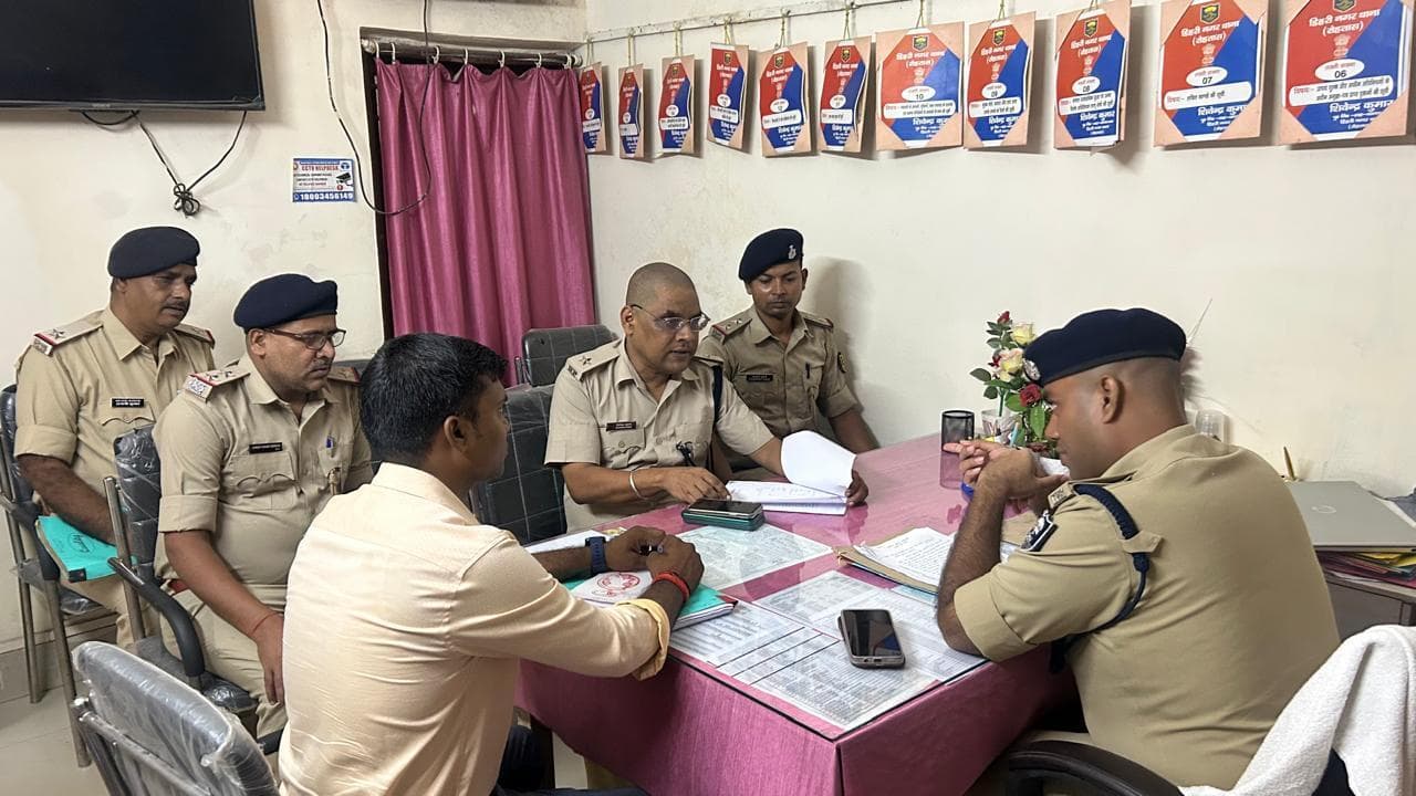 एएसपी ने इंद्रपुरी व डेहरी थानों में किया केस रिव्यू